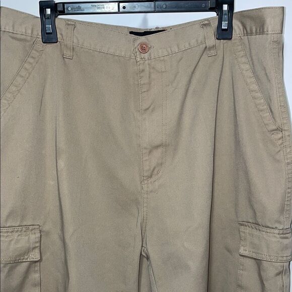 Tan Cargo Shorts with Sturdy Cotton Material - Picture 2 of 7